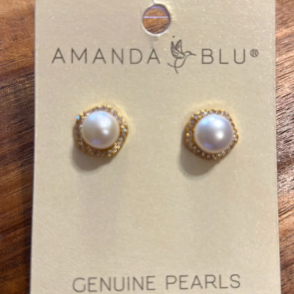 NWT Gold pentagon halo pearl studs - Picture 2 of 2